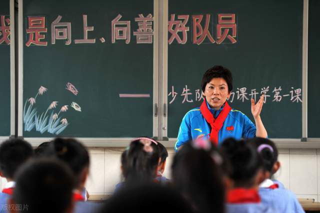 内维尔说道：“曼城表现还是很稳定，但他们丢分越多，给其他人带来的鼓励就越大，人们就越会认为英超有机会发生一些事情。